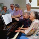 Tocando el piano; Tamaño real= 130 píxels de ancho